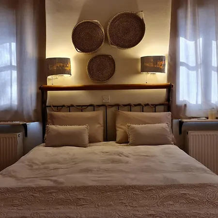 Enrietta Villa *